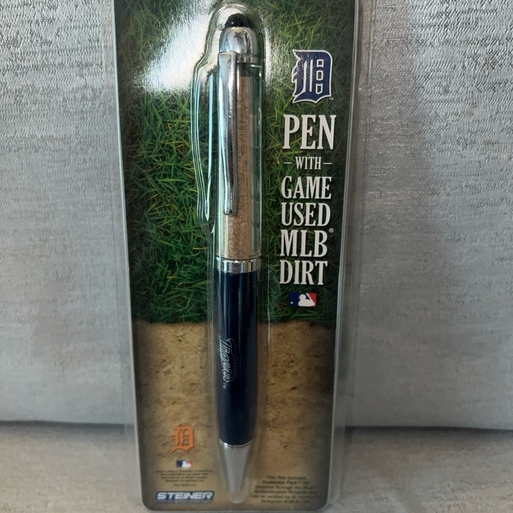 Detroit Tigers Authentic Executive Pen with Game-Used Dirt Team Wordmark Collect